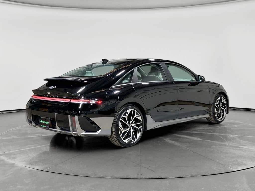 2024 Hyundai IONIQ 6 view 3