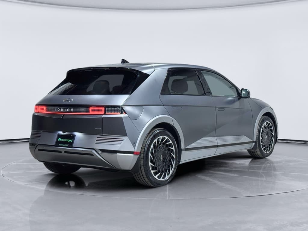 2022 Hyundai IONIQ 5 view 3
