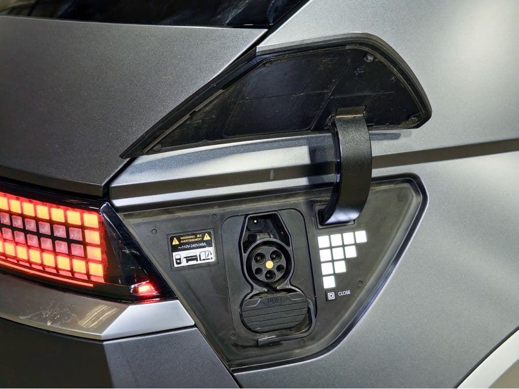 2022 Hyundai IONIQ 5 view 5