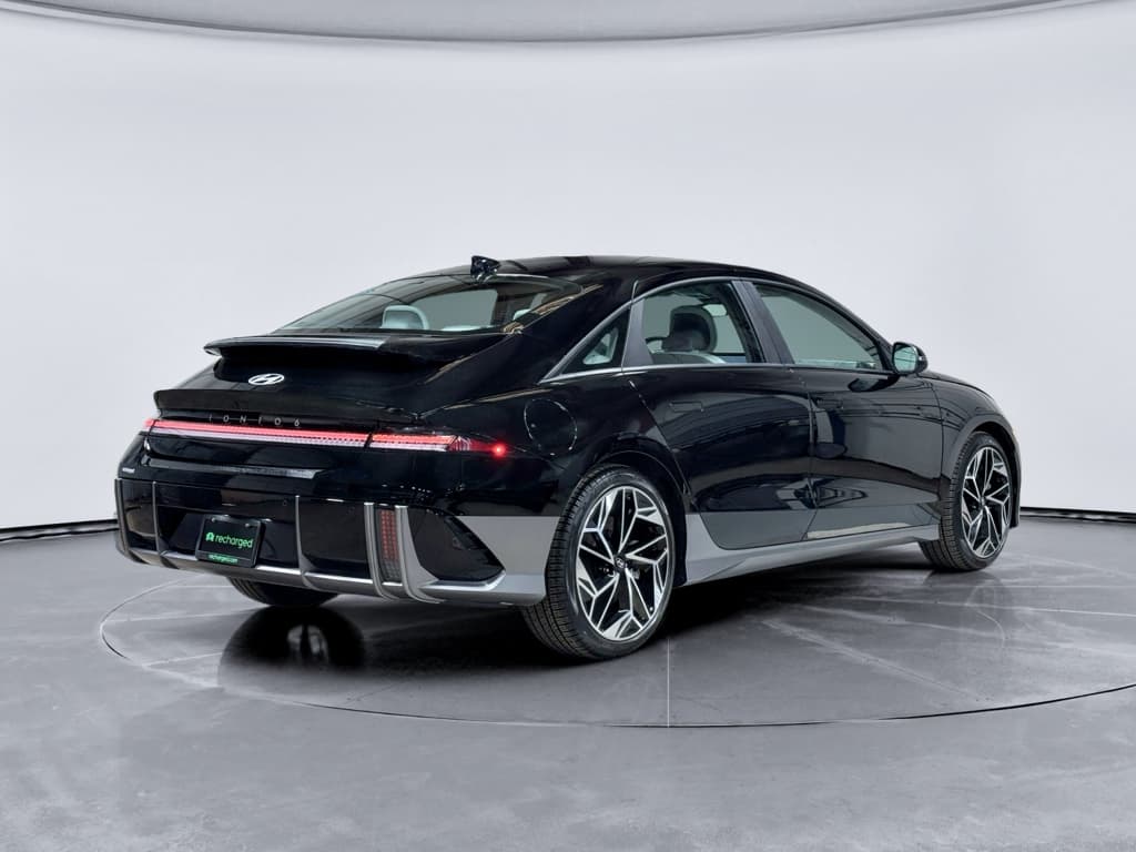 2024 Hyundai IONIQ 6 view 3