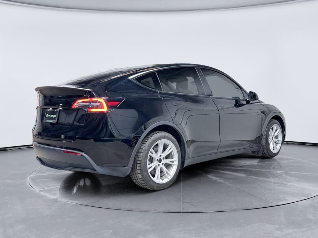 2021 Tesla Model Y view 3