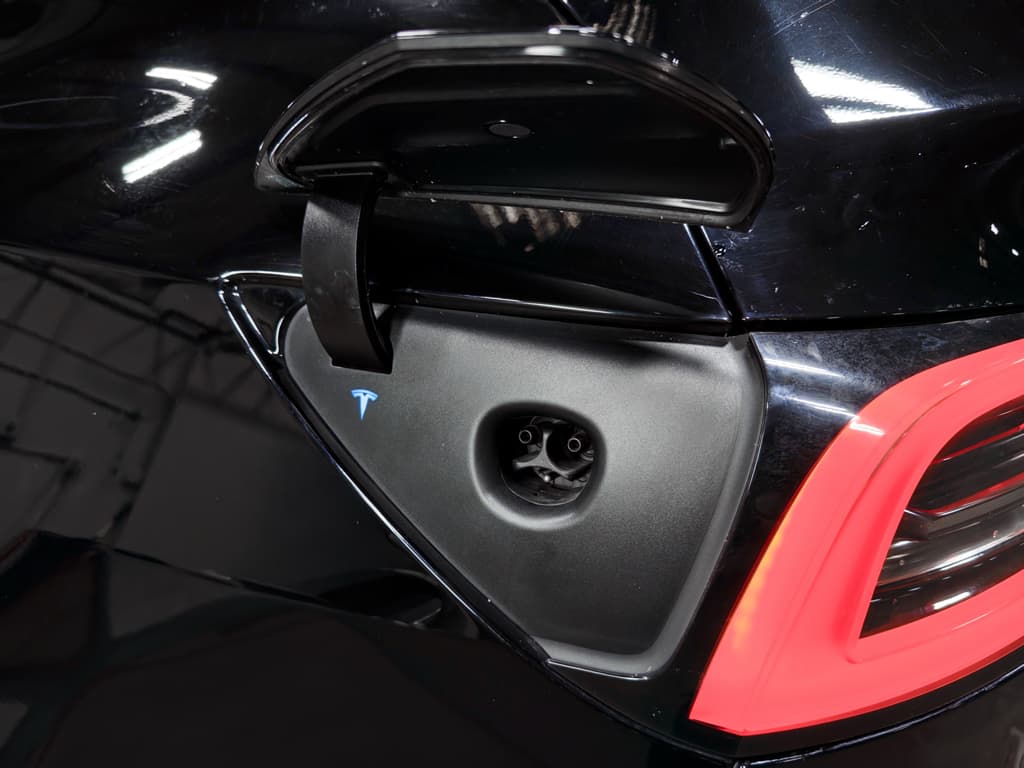 2021 Tesla Model Y view 5