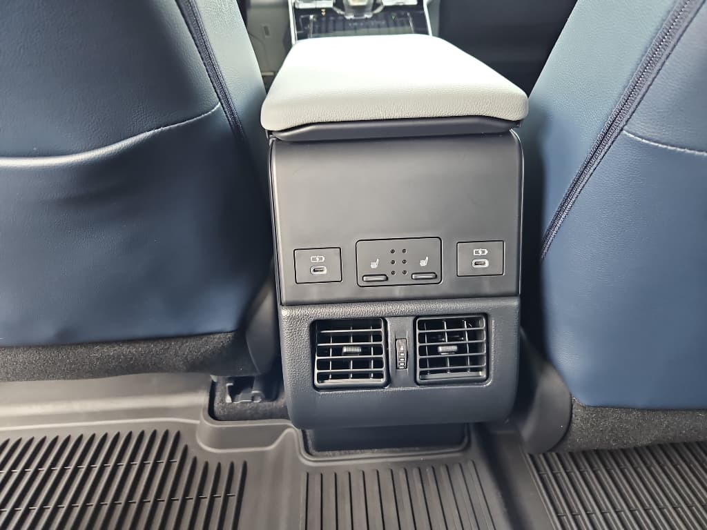 2024 Subaru Solterra view 23