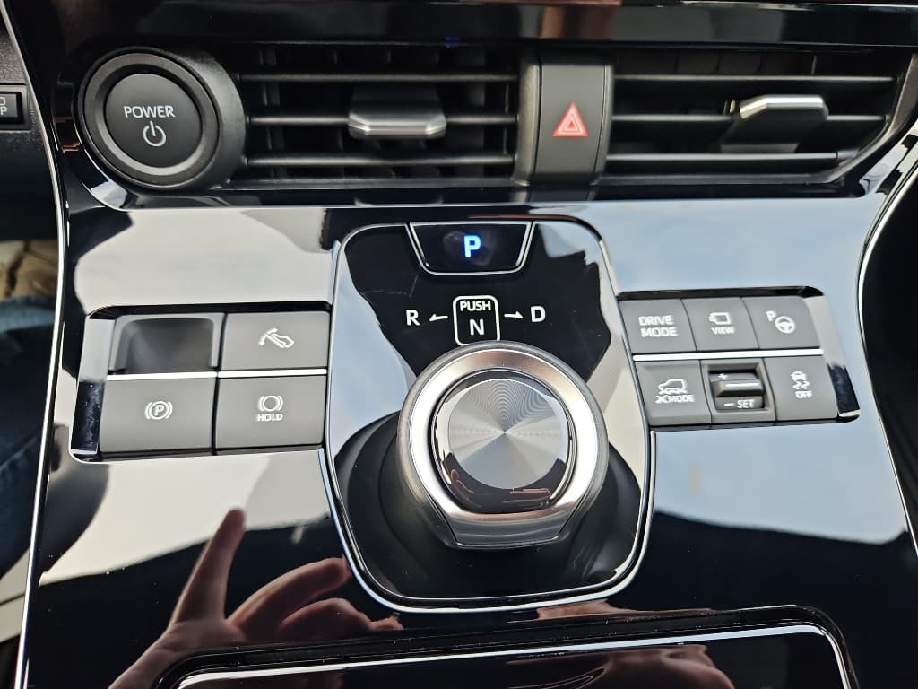 2024 Subaru Solterra view 19