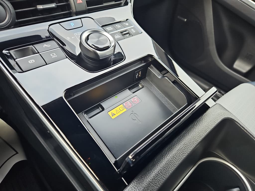 2024 Subaru Solterra view 18