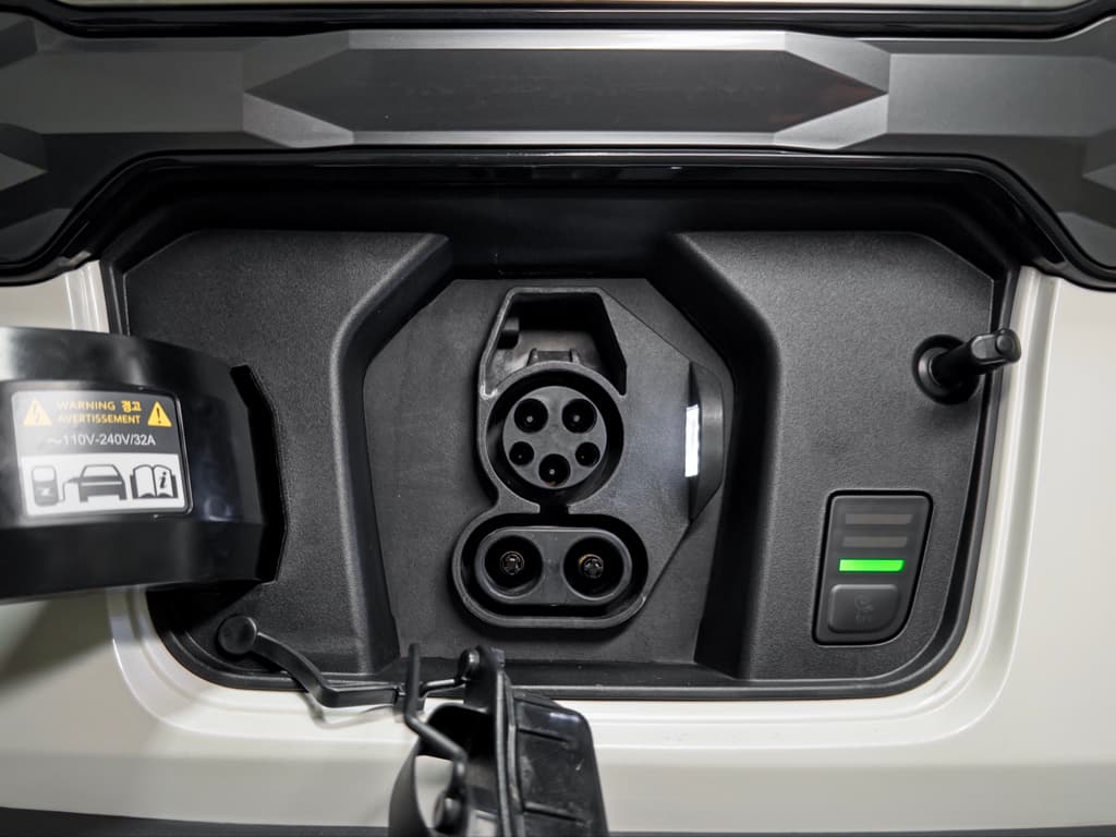 2024 Kia Niro EV view 5