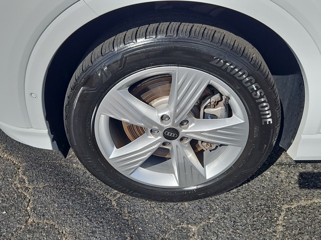 2024 Audi Q4 e-tron view 27