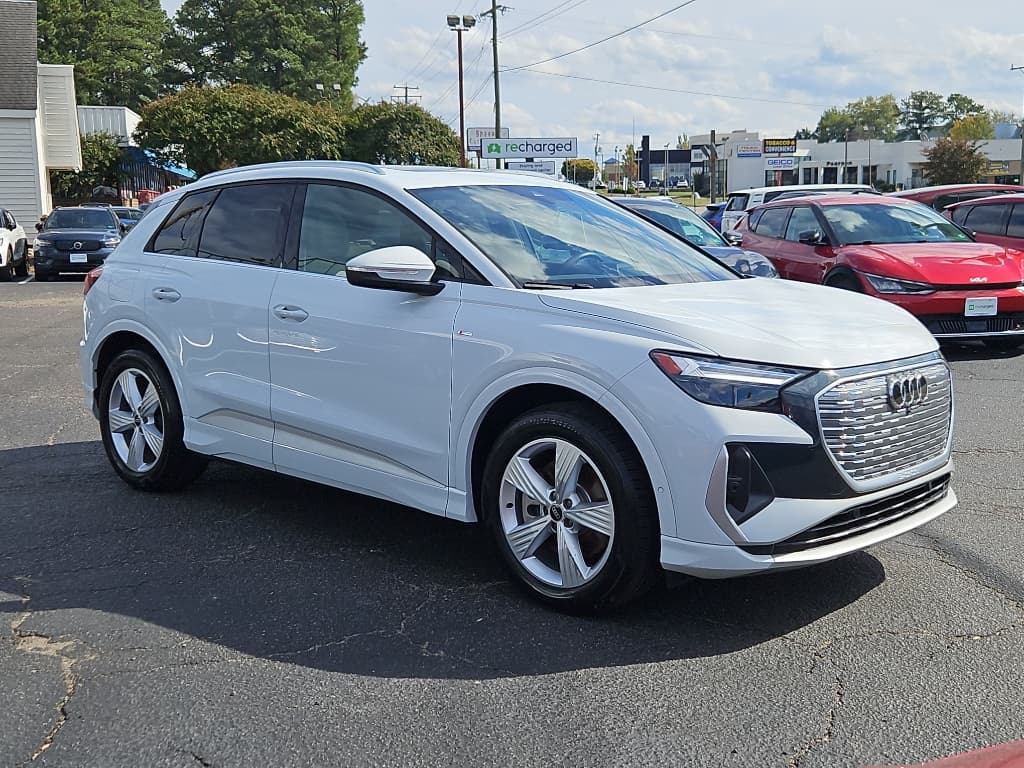 2024 Audi Q4 e-tron view 4
