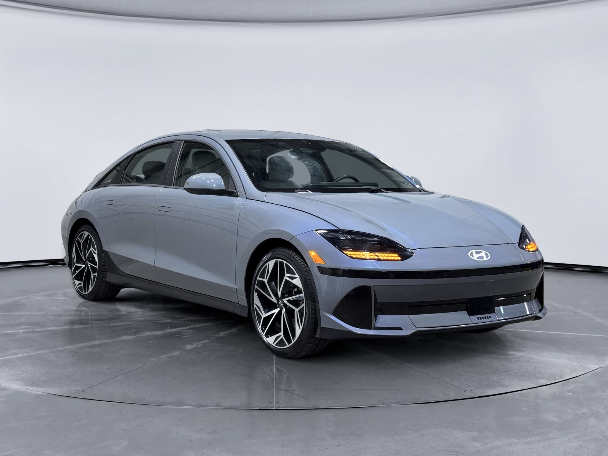 2025 Hyundai IONIQ 6 view 4