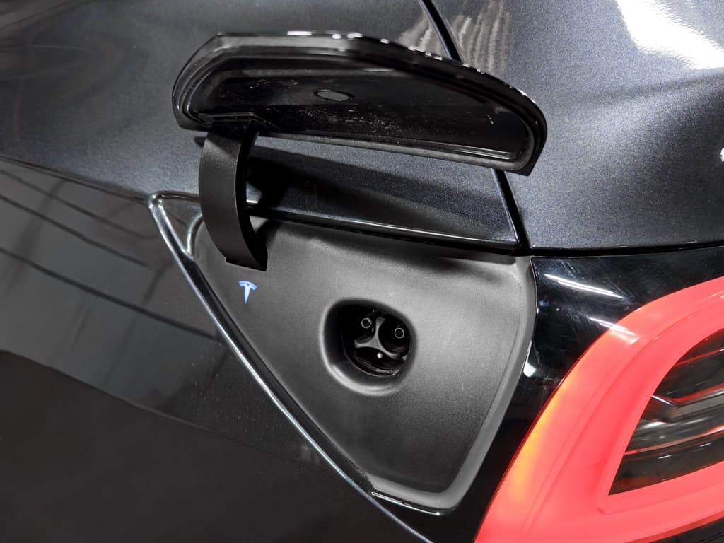 2024 Tesla Model Y view 5