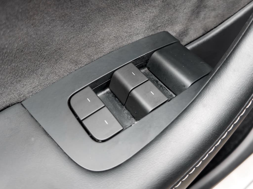 2024 Tesla Model Y view 7