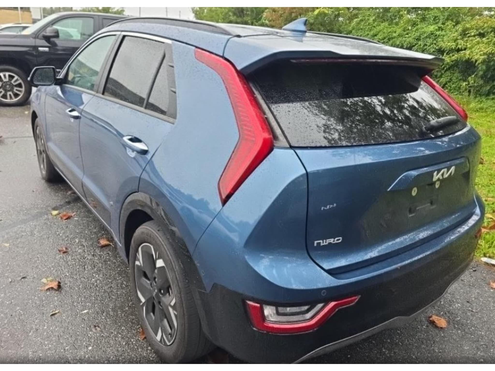 2024 Kia Niro EV view 4