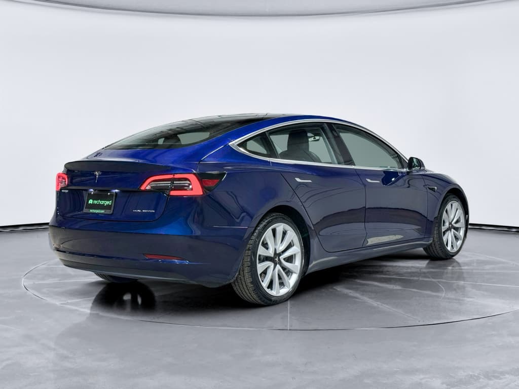 2018 Tesla Model 3 view 3