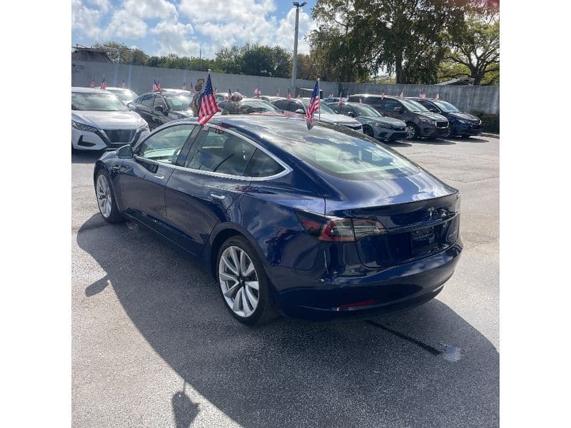 2018 Tesla Model 3 view 3
