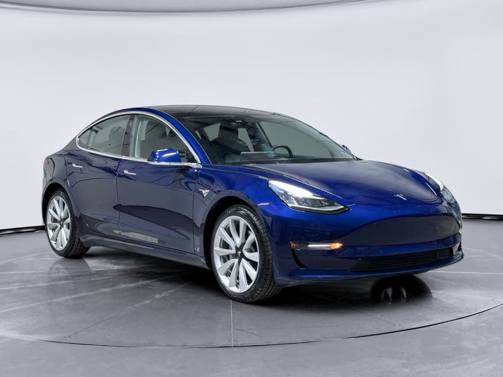 2018 Tesla Model 3 view 4
