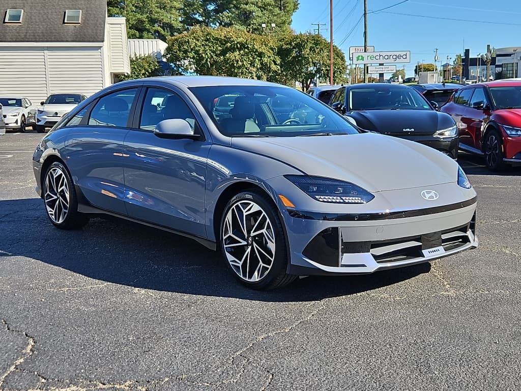 2025 Hyundai IONIQ 6 view 4