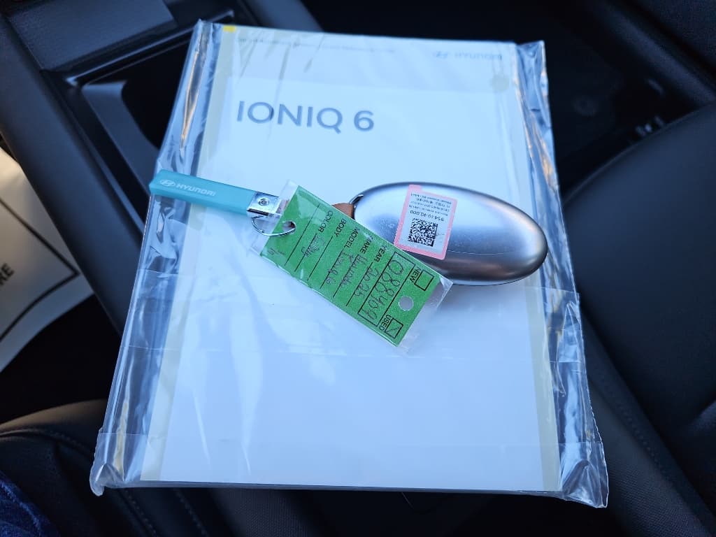 2025 Hyundai IONIQ 6 view 20