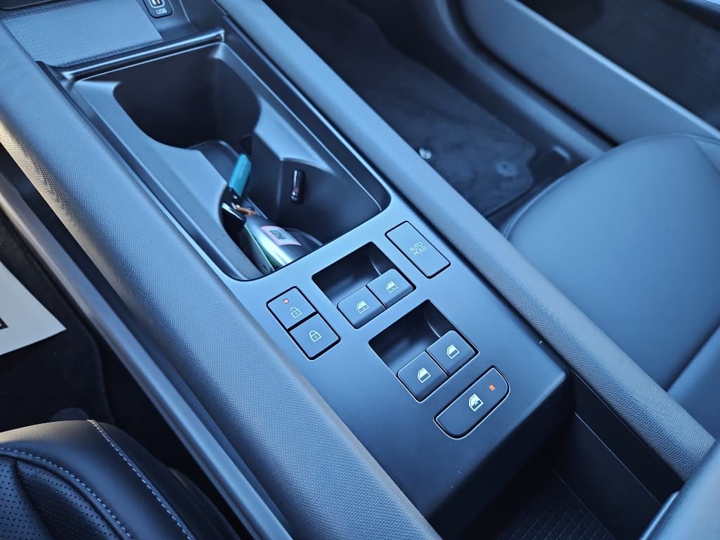 2025 Hyundai IONIQ 6 view 17