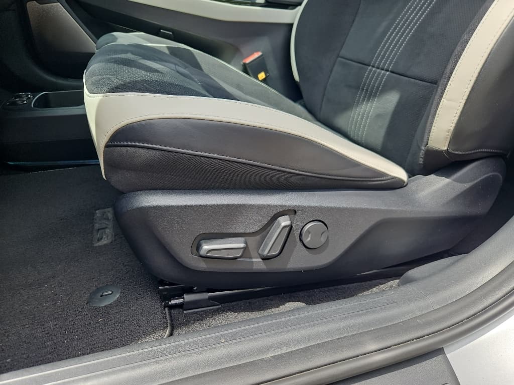 2023 Kia EV6 view 6