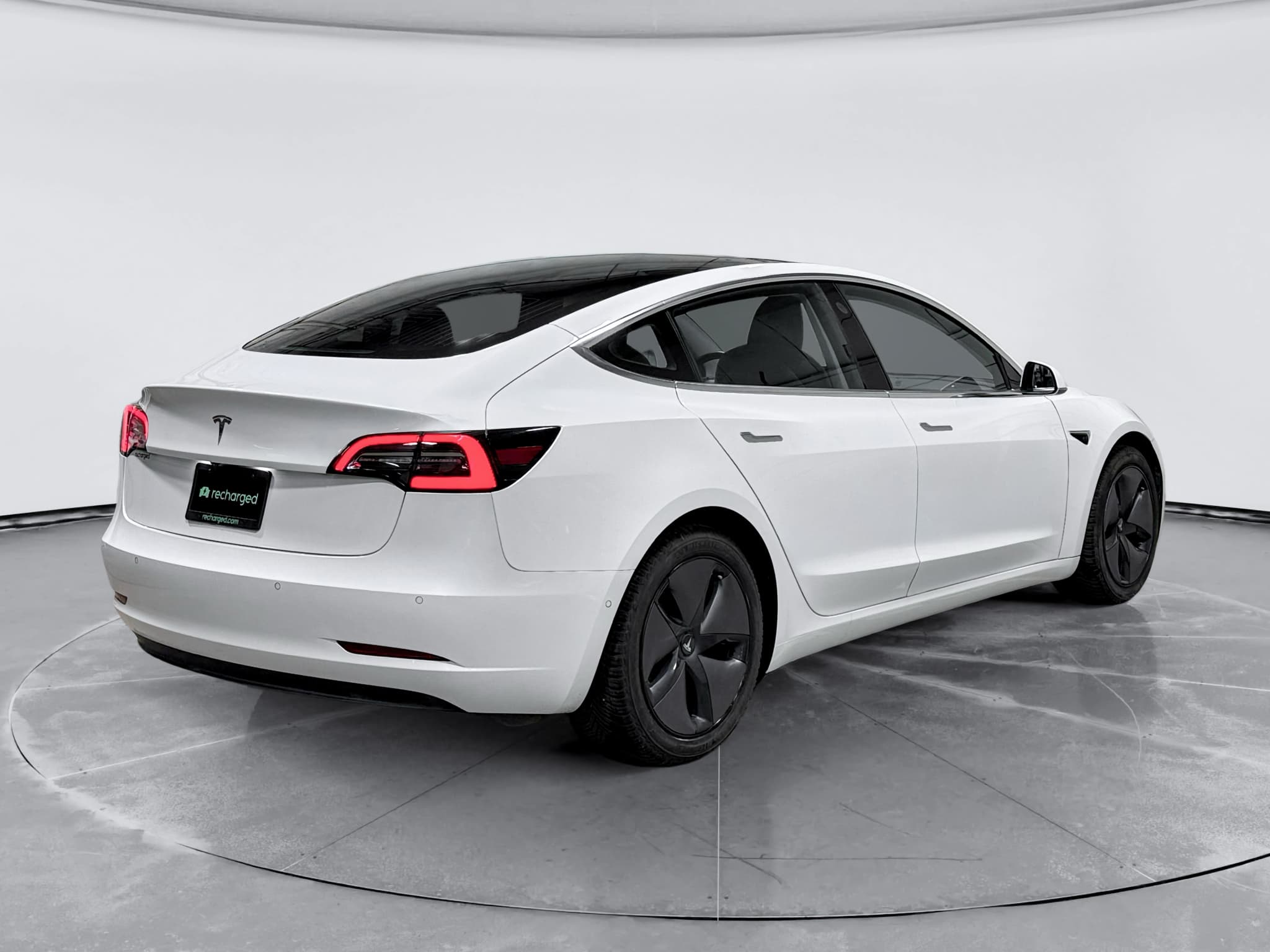 2018 Tesla Model 3 view 3