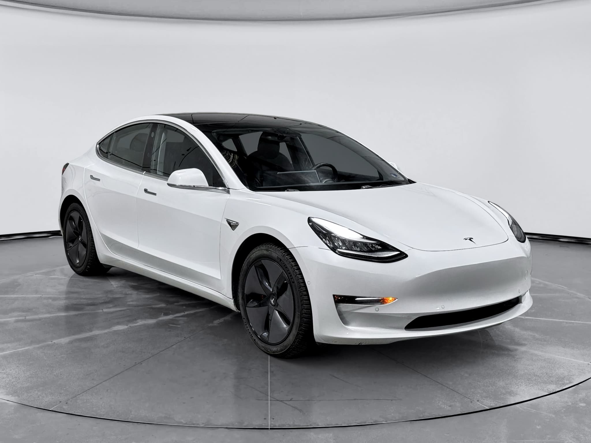 2018 Tesla Model 3 view 4