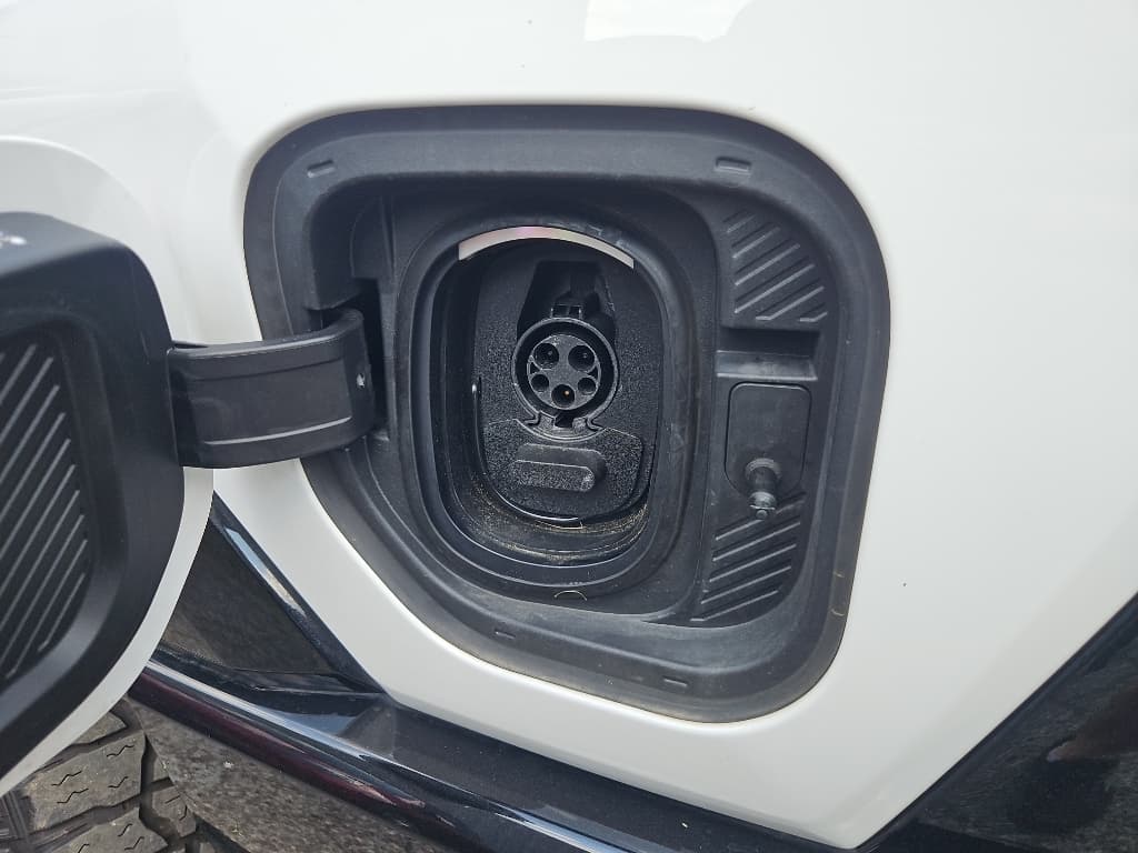 2022 GMC Hummer EV view 6
