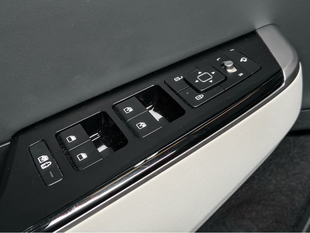 2023 Kia EV6 view 7