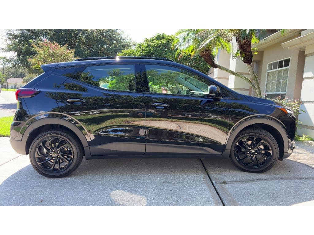 2027 Chevrolet Bolt view 4