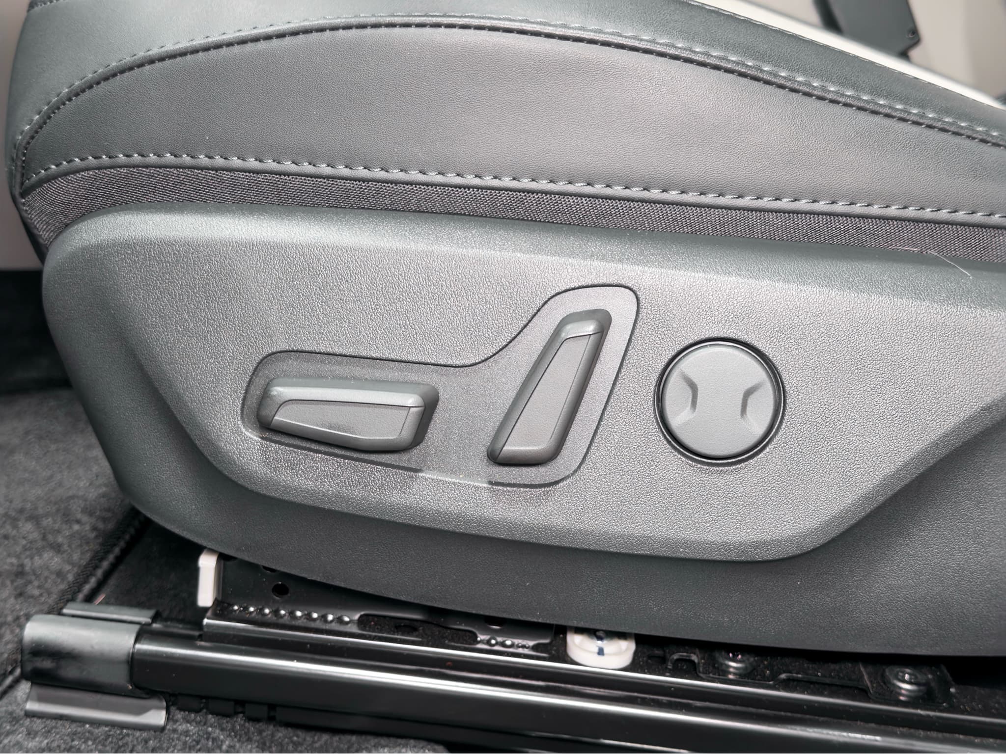 2024 Kia Niro EV view 6
