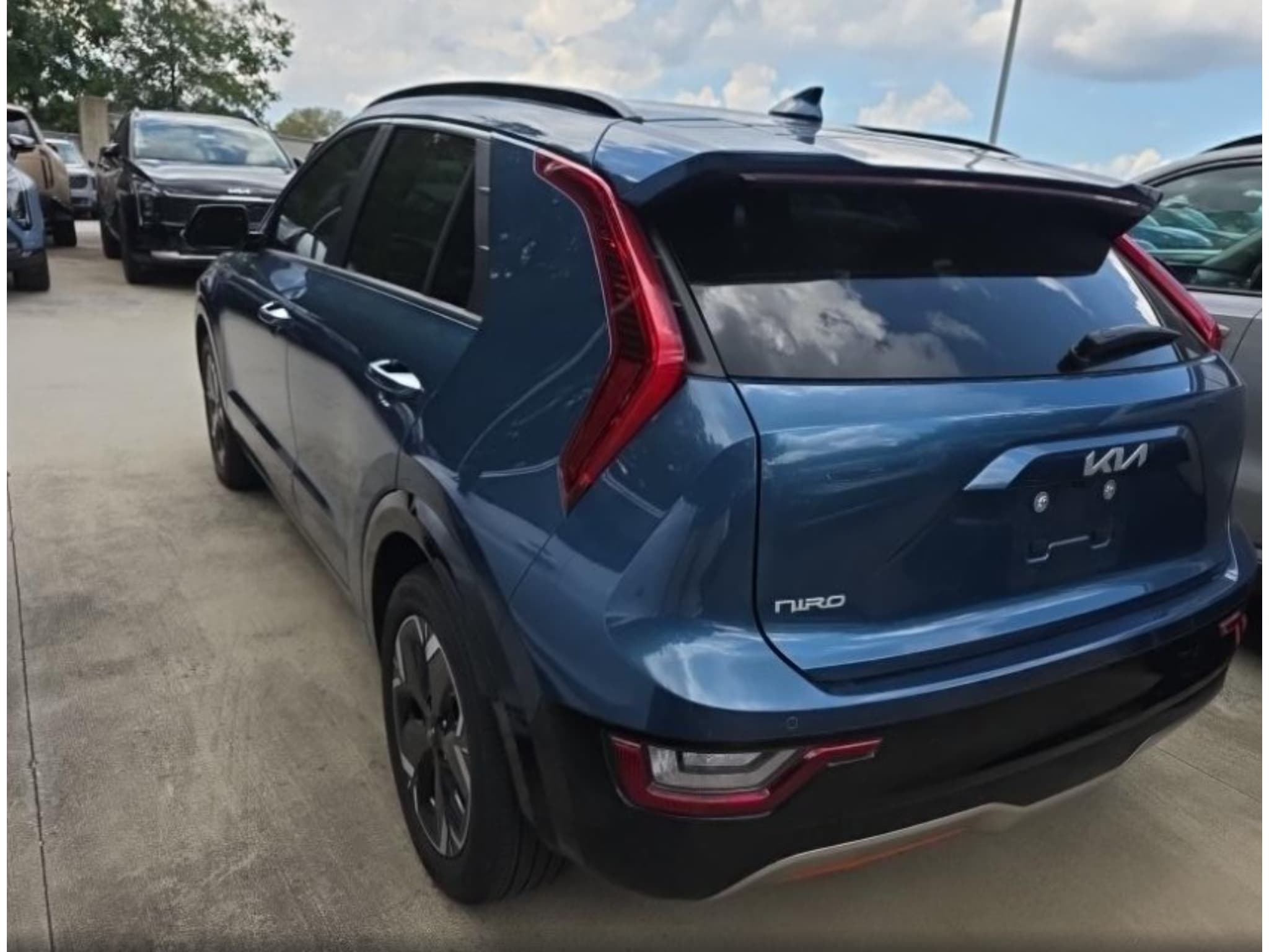 2024 Kia Niro EV view 4