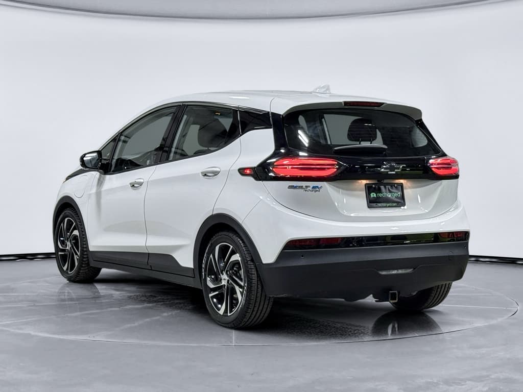 2022 Chevrolet Bolt EV view 2