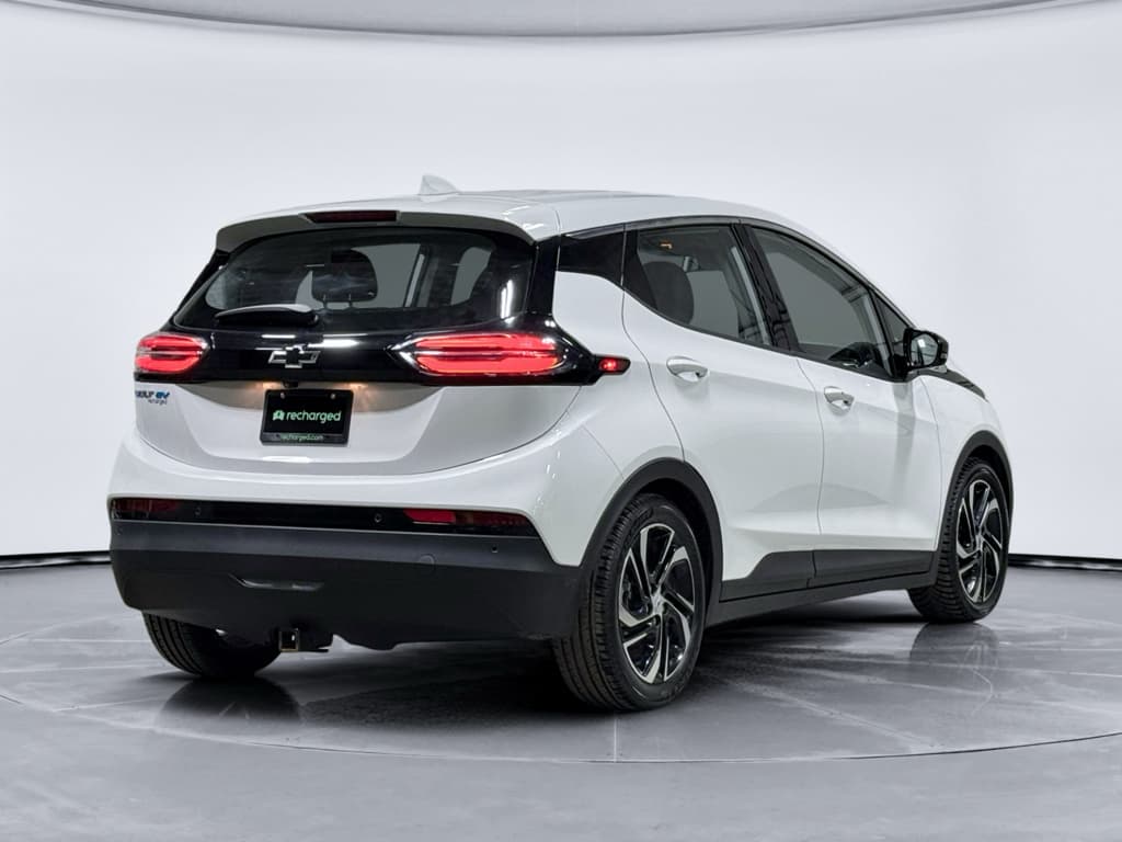 2022 Chevrolet Bolt EV view 3