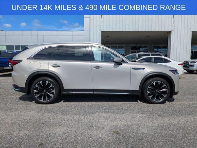 2024 Mazda CX-90 PHEV view 3