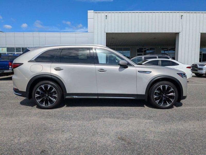 2024 Mazda CX-90 PHEV view 3