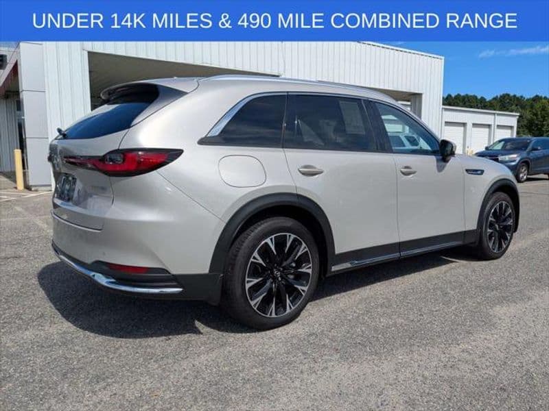 2024 Mazda CX-90 PHEV view 4