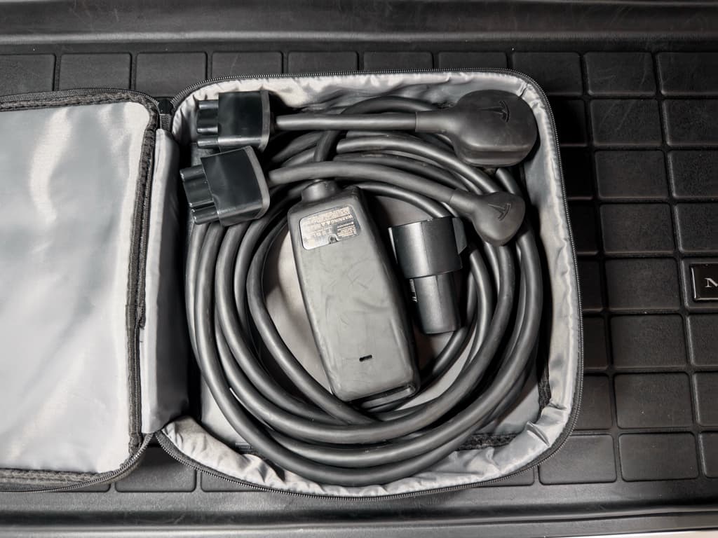 2018 Tesla Model X view 6