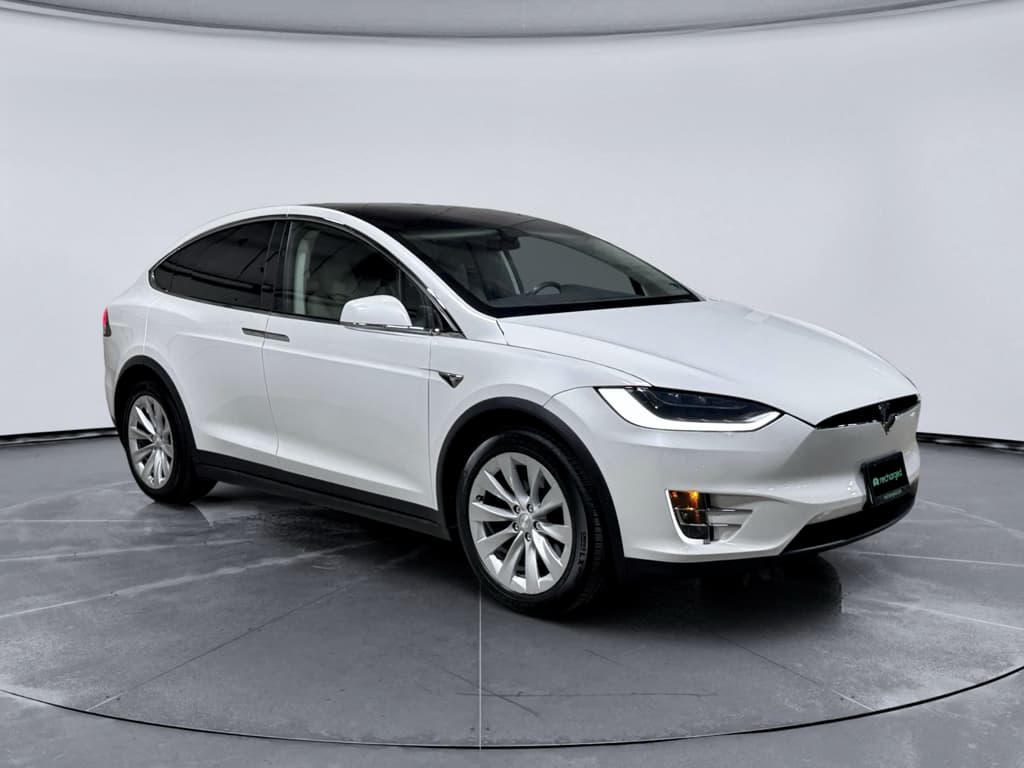 2018 Tesla Model X view 4