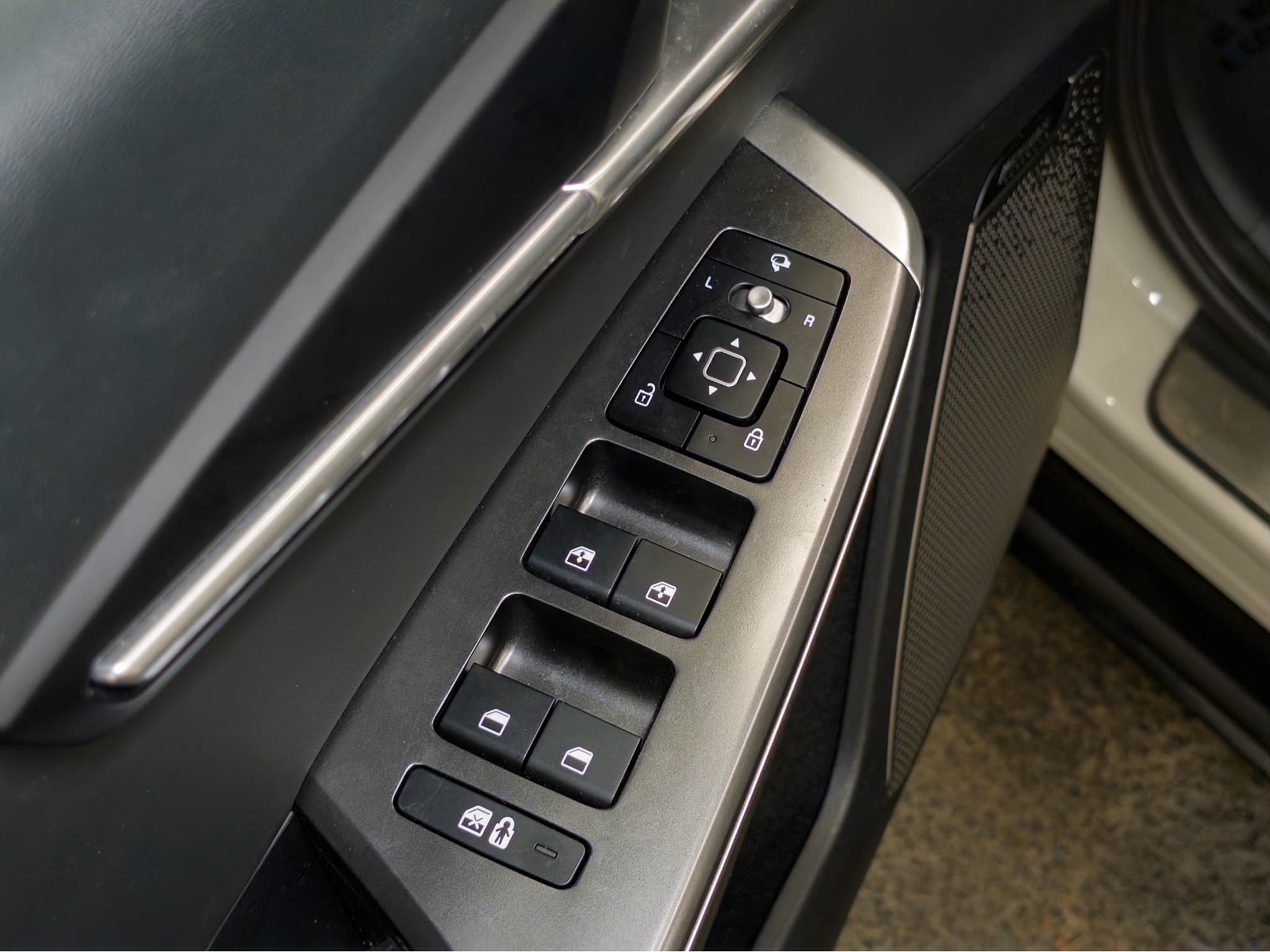2023 Kia EV6 view 7