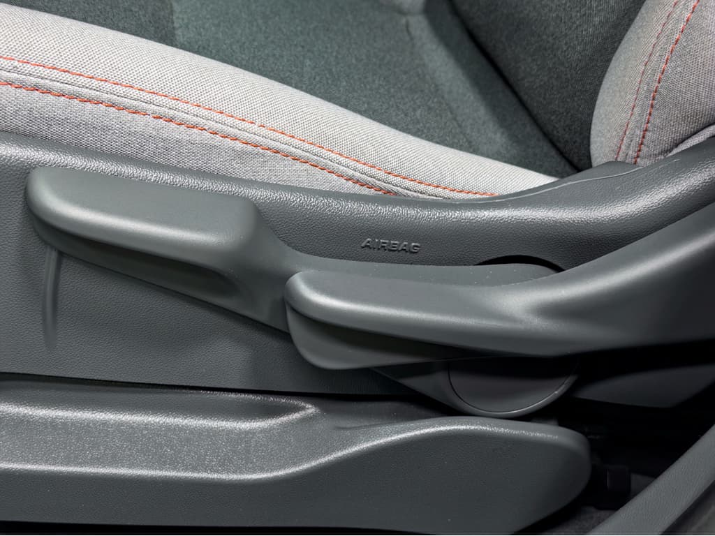 2021 Chevrolet Bolt EV view 7