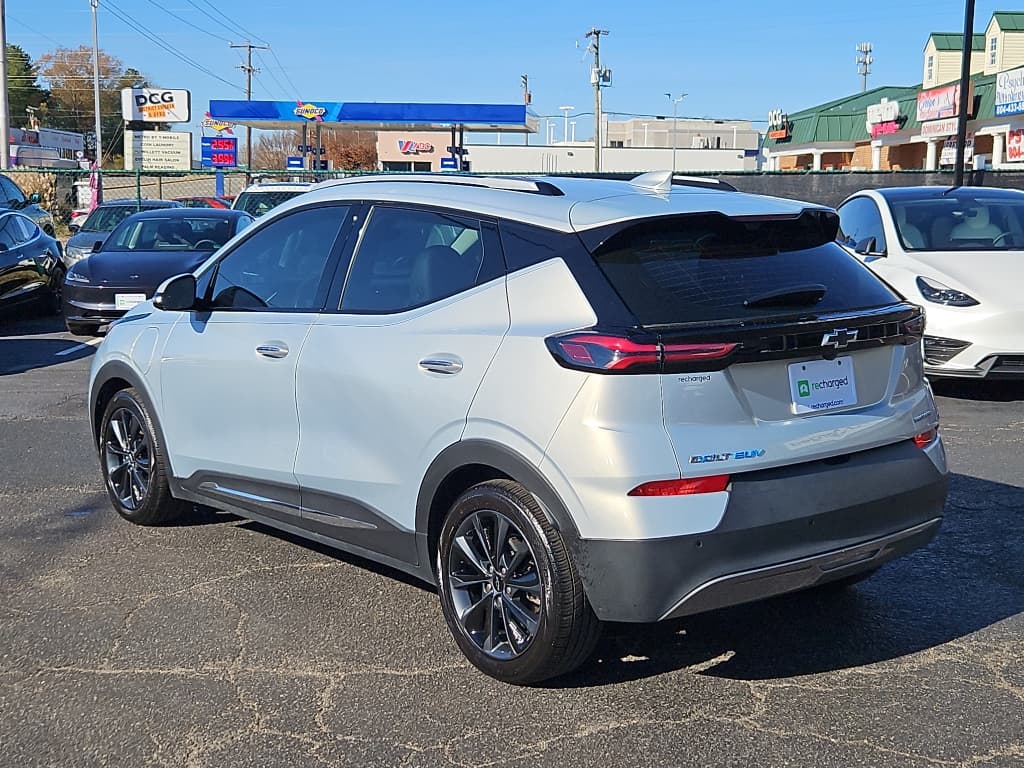2022 Chevrolet Bolt EUV view 2