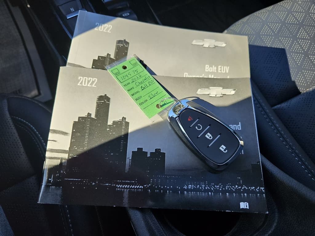 2022 Chevrolet Bolt EUV view 20