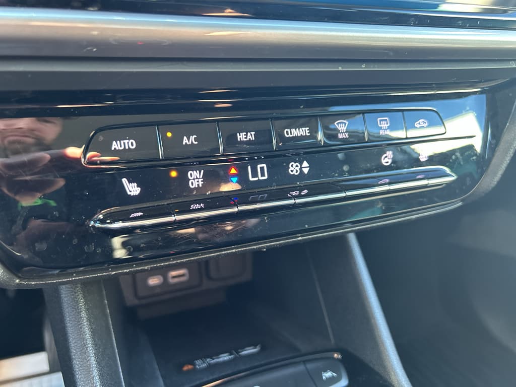 2023 Chevrolet Bolt EV view 19