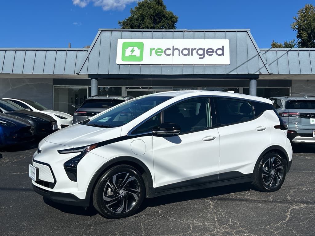 2023 Chevrolet Bolt EV view 4
