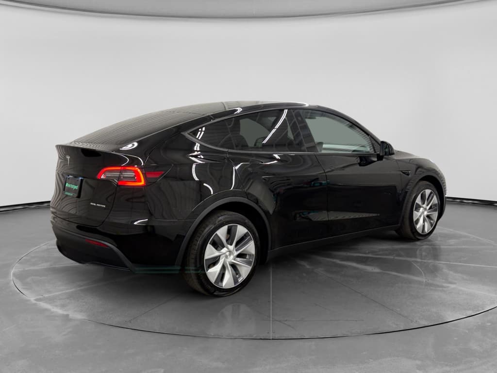 2023 Tesla Model Y view 3