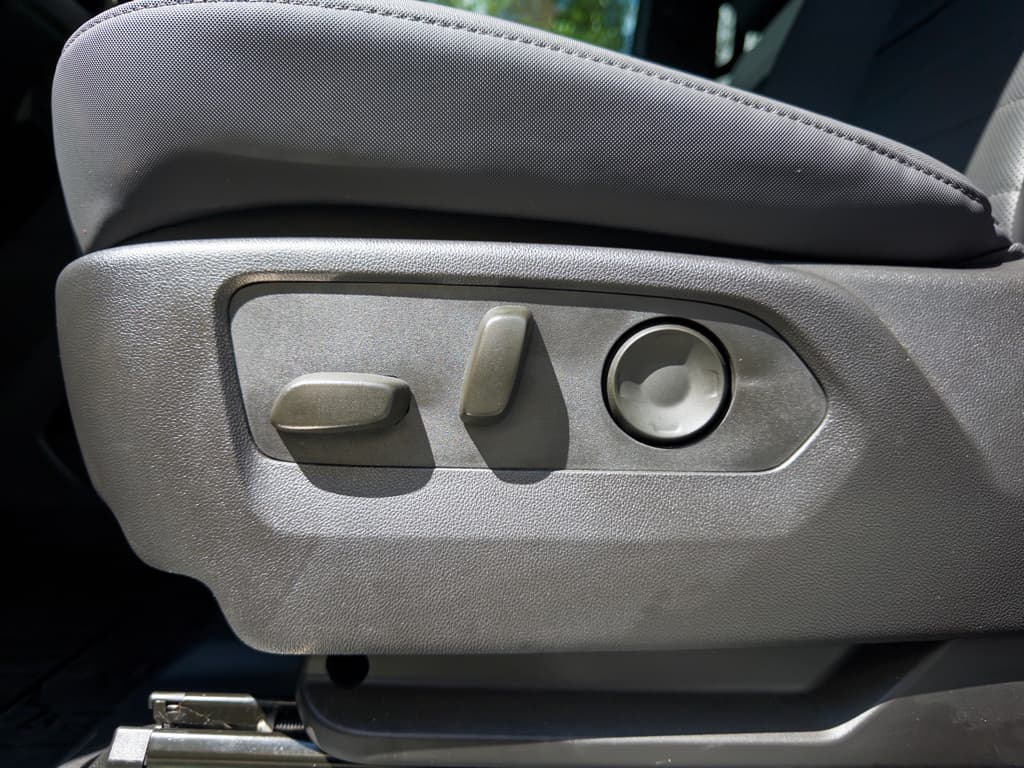 2024 GMC Hummer EV Pickup view 6