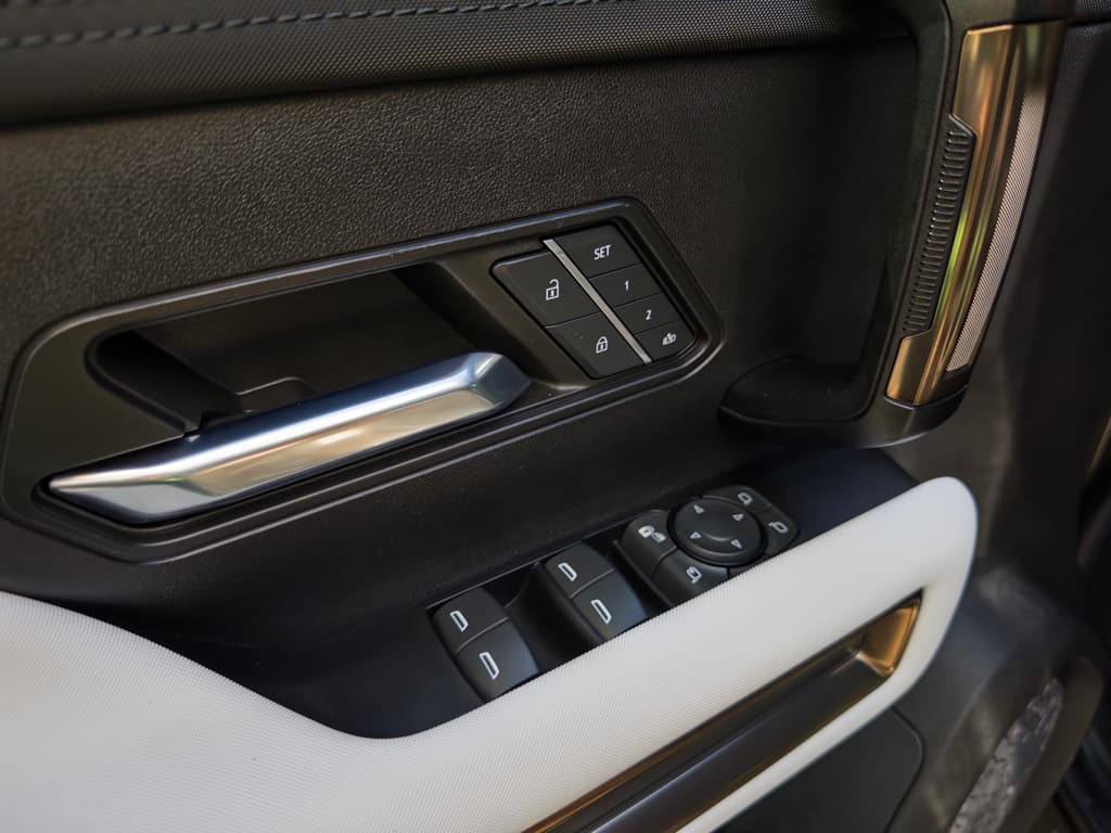 2024 GMC Hummer EV Pickup view 7