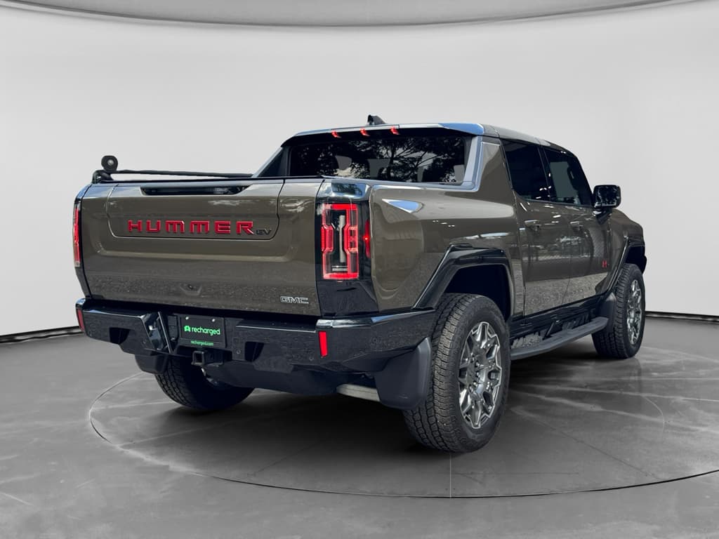 2024 GMC Hummer EV Pickup view 3