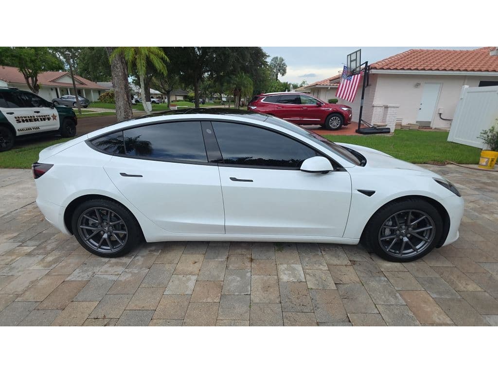 2022 Tesla Model 3 view 3