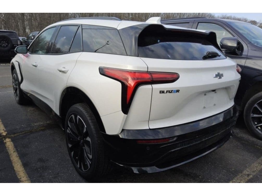 2025 Chevrolet Blazer EV view 4