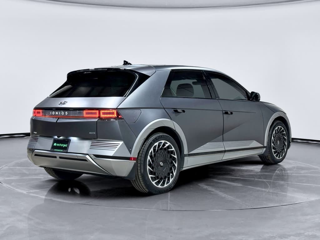 2022 Hyundai IONIQ 5 view 3